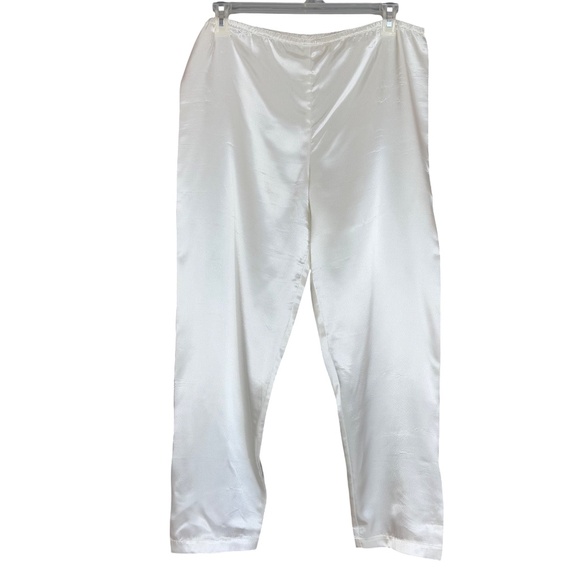 Victoria's Secret Gold Label White Pajama Set - Picture 8 of 15